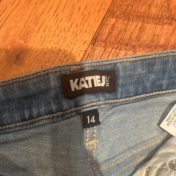 Katie J NYC Girl’s Ripped Jeans Size 14 - Picture 4 of 7